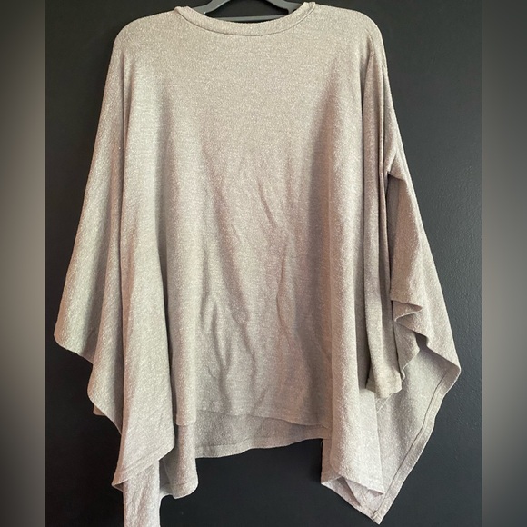 Suzanne Betro Cream Tunic Top - Picture 2 of 3